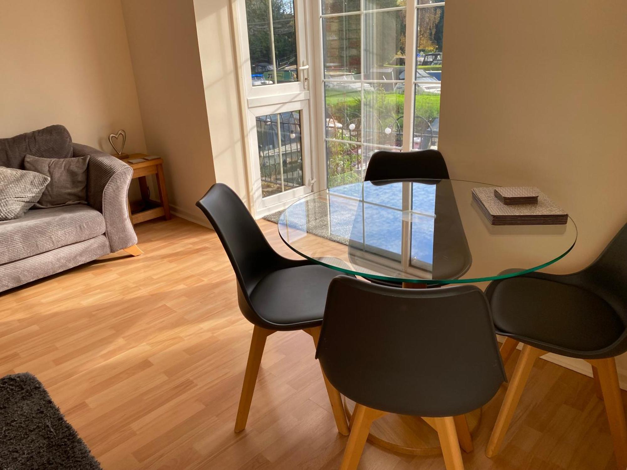 River Courtyard Apartment In The Heart Of Stneots Saint Neots Exterior foto