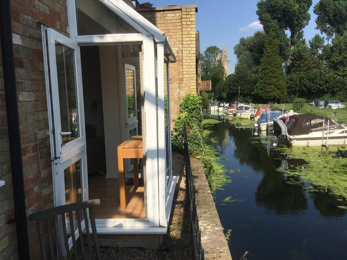 River Courtyard Apartment In The Heart Of Stneots Saint Neots Exterior foto