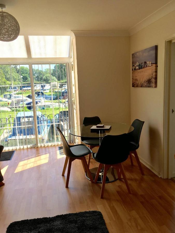River Courtyard Apartment In The Heart Of Stneots Saint Neots Exterior foto